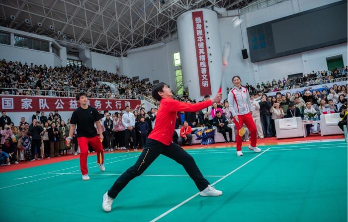 全红婵等名将领衔的国家队公益服务大行动走进