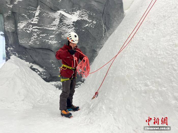 探访中国首家室内攀冰馆：打破季节限制，连接