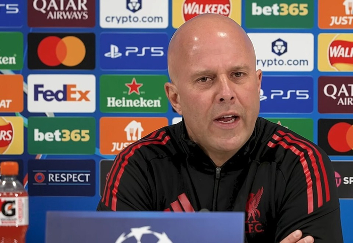 斯洛特驳斥卡拉格对利物浦团队精神质疑 防守反