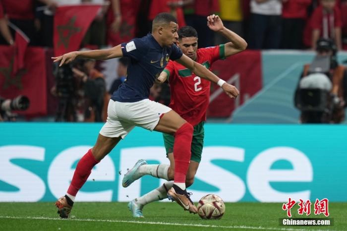 法国队2-0力克摩洛哥 连续两届闯入世界杯决赛