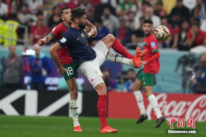 法国队2-0力克摩洛哥 连续两届闯入世界杯决赛