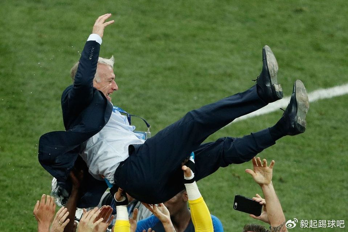 皇马帅位更迭引热议 德尚或成接班人